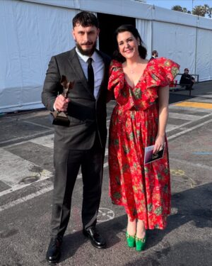 Melanie Lynskey Instagram - I was so honoured to present at the @filmindependent Spirit Awards yesterday- in a category full of incredible actors where any one would have been an amazing choice, I was delighted to get to give the trophy to the singularly brilliant @mrrichardgadd for Baby Reindeer (flip to second slide to see my absolute joy at meeting him). 
Thank you to @imdb for these lovely photos by @unicornfightclub 
Thank you to my amazing publicist @bri_face_killa for the picture of me and Richard. 
Styling by @misha_rudolph_stylist in an @ullajohnson that HAS POCKETS and is a dream and the most incredible @martinkatzjewels emeralds and diamonds. @gucci shoes that are cute and comfy. 
Thank you sweetest @kmannmakeup and @dickycollins for making me feel ready to leave my house and being so lovely to be around. ❤️
@nailsbyshige manicure still holding on!!!!