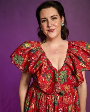 Melanie Lynskey Instagram - I was so honoured to present at the @filmindependent Spirit Awards yesterday- in a category full of incredible actors where any one would have been an amazing choice, I was delighted to get to give the trophy to the singularly brilliant @mrrichardgadd for Baby Reindeer (flip to second slide to see my absolute joy at meeting him). 
Thank you to @imdb for these lovely photos by @unicornfightclub 
Thank you to my amazing publicist @bri_face_killa for the picture of me and Richard. 
Styling by @misha_rudolph_stylist in an @ullajohnson that HAS POCKETS and is a dream and the most incredible @martinkatzjewels emeralds and diamonds. @gucci shoes that are cute and comfy. 
Thank you sweetest @kmannmakeup and @dickycollins for making me feel ready to leave my house and being so lovely to be around. ❤️
@nailsbyshige manicure still holding on!!!!