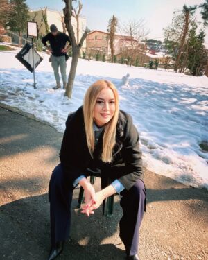 Melisa Doğu Instagram - Elsa? 🍾🥂🪶