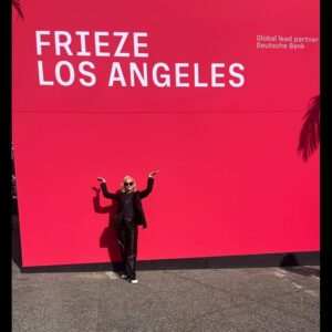 Mena Suvari Instagram - Thank you @friezeofficial for having @orensegal1 and I today for such a beautifully creative fun-filled day ✨It’s always so inspiring to be around such incredible expressions of art and feel the wondrous energy✨🤩✨ #SaturdayScenes #FriezeArtFair #SantaMonica