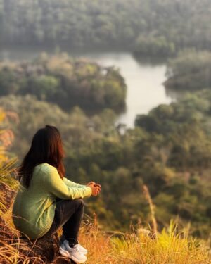 Mersheena Neenu Instagram - “After a 2 km trek from the campsite, we reached Anayirangal Dam in Suryanelli just in time for the most beautiful sunset. The vast reservoir stretched out like a mirror, reflecting the golden and orange hues of the evening sky. Misty hills surrounded the dam, adding to the dreamlike view, while the calm water and cool breeze made the moment even more special. Watching the sun slowly disappear behind the hills was pure magic! ✨🌅 #AnayirangalDam #SuryanelliSunset”

 DM @va_oru_trippadikkam 
If u wanna experience this

📷: @____a_sif