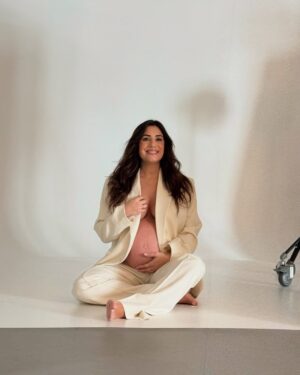 Mia Rose Instagram - Been pregnant for way too long” 🫠 but feeling extra pretty shooting for @unike_jewellery ✨ #comingsoon