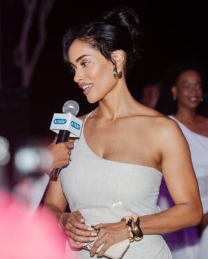 Micaela Reis Instagram - Só estou a fazer este post por causa do @euaryovaldo 😂

Lookinho: Gala Angola 35 Graus 🤍

Hair: @guapa_studio_
📸 @radarkianda
