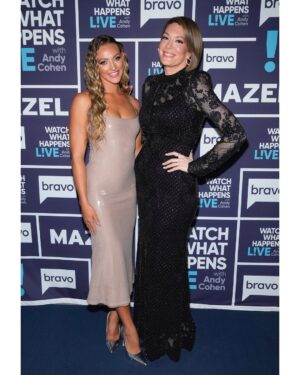 Michelle Collins Instagram - If you would have told little me that as an adult I’d be on my favorite cable network banging a gavel screaming “Love A Bald!” I never would have believed you. #itcametrue The BEST time today. Thanks for having me @bravoandy & the @bravowwhl crew!! @adairwerley was a delight and go see our bartenders in @mincemeatbway ! And of course last stop of the FAB FIVE LIVE tour in LA this Weds! You should come.
💄: @carolinemakeuptime ❤️
👗: @mrselfportrait (furnished by me)
👠: @lagencefashion (ditto)
📸: Charlie Sykes