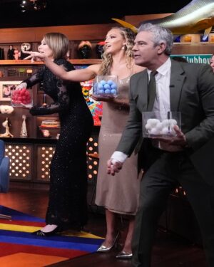 Michelle Collins Instagram - If you would have told little me that as an adult I’d be on my favorite cable network banging a gavel screaming “Love A Bald!” I never would have believed you. #itcametrue The BEST time today. Thanks for having me @bravoandy & the @bravowwhl crew!! @adairwerley was a delight and go see our bartenders in @mincemeatbway ! And of course last stop of the FAB FIVE LIVE tour in LA this Weds! You should come.
💄: @carolinemakeuptime ❤️
👗: @mrselfportrait (furnished by me)
👠: @lagencefashion (ditto)
📸: Charlie Sykes