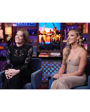 Michelle Collins Instagram - If you would have told little me that as an adult I’d be on my favorite cable network banging a gavel screaming “Love A Bald!” I never would have believed you. #itcametrue The BEST time today. Thanks for having me @bravoandy & the @bravowwhl crew!! @adairwerley was a delight and go see our bartenders in @mincemeatbway ! And of course last stop of the FAB FIVE LIVE tour in LA this Weds! You should come.
💄: @carolinemakeuptime ❤️
👗: @mrselfportrait (furnished by me)
👠: @lagencefashion (ditto)
📸: Charlie Sykes