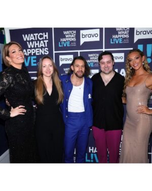 Michelle Collins Instagram - If you would have told little me that as an adult I’d be on my favorite cable network banging a gavel screaming “Love A Bald!” I never would have believed you. #itcametrue The BEST time today. Thanks for having me @bravoandy & the @bravowwhl crew!! @adairwerley was a delight and go see our bartenders in @mincemeatbway ! And of course last stop of the FAB FIVE LIVE tour in LA this Weds! You should come.
💄: @carolinemakeuptime ❤️
👗: @mrselfportrait (furnished by me)
👠: @lagencefashion (ditto)
📸: Charlie Sykes