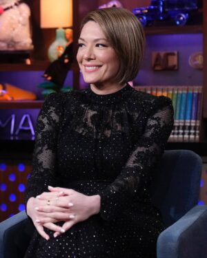 Michelle Collins Instagram - If you would have told little me that as an adult I’d be on my favorite cable network banging a gavel screaming “Love A Bald!” I never would have believed you. #itcametrue The BEST time today. Thanks for having me @bravoandy & the @bravowwhl crew!! @adairwerley was a delight and go see our bartenders in @mincemeatbway ! And of course last stop of the FAB FIVE LIVE tour in LA this Weds! You should come.
💄: @carolinemakeuptime ❤️
👗: @mrselfportrait (furnished by me)
👠: @lagencefashion (ditto)
📸: Charlie Sykes