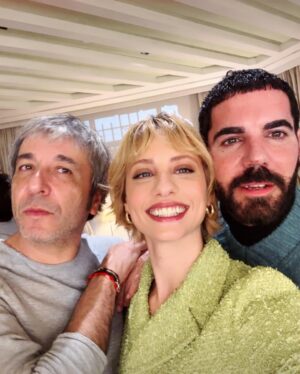 Michelle Jenner Instagram - ¡Vamos que casi estrenamoooos! Press day de #ElSecretoDelOrfebre 
¡¡28 de Febrero en cines!! ❤️🍿🎥

P.D: Vaya semana de reencuentros bonitos 🫶🏼