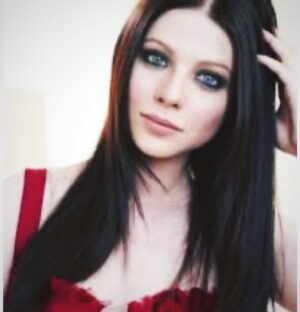 Michelle Trachtenberg Instagram - #sundayscaries ain’t got nothing on me! 💙💋