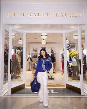 Michelle Wai Instagram - 好開心可以率先去到金鐘太古廣場的Polo Ralph Lauren新店參觀順便shopping🛍️。

我已經急不及待喺現場襯左好多全新春夏系列，仲試用左又輕便又多功能性嘅新款手袋。簡潔線條嘅設計撞色 Polo logo，仲有唔同尺寸同多種鮮豔顔色選擇，總會搵到一款適合自己。用左咁colorful嘅手袋，人都特別開心特別歡樂!😝

另外新店仲有 Ralph’s Coffee，shopping完仲可以嘆返杯咖啡，大家都快D黎金鐘太古廣場Polo Ralph Lauren行下啦!!

@POLORALPHLAUREN
#PoloRalphLauren
@RALPHSCOFFEE
#RalphsCoffee
#RalphLaurenHK