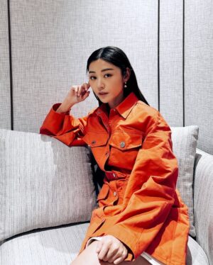 Michelle Wai Instagram - 最後一日做衛小姐….🙃

#明天有任何甩漏請多多包涵 🙏🏻
#招呼唔到飲多兩杯

Makeup: @make_up_by_mw 
Outfits: @longchamp #longchamp #longchamphk