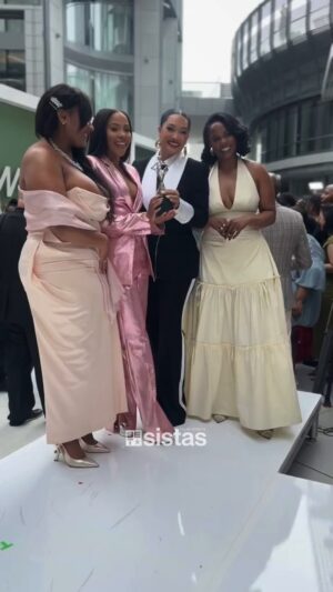 Mignon Von Instagram - OMG WE WON THE FIRST EVER ESSIES’ CHOICE AWARD ✨ 

Thank you to the fans for voting, spreading the word, and being our ride or dies’—this one is for you! #SistasOnBET