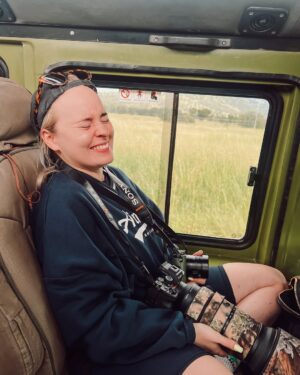 Miisa Rotola-Pukkila Instagram - Living the safari dream💭🌳🐆🐘☀️

Reissun ekassa kansallispuistossa Tarangiressa koettiin unohtumattomia safarielämyksiä: leopardi makoilemassa akaasiapuun oksalla, kirahvit paistattelemassa kauniissa iltavalossa ja yli 100 norsun lauma pulikoimassa porukalla!!!🥹

Yövyttiin safariteltassa ja näin niin jäätävän pelottavan valveunen, että sitä piti hetki hengitellä jälkeenpäin…😳 Siitä lisää videolla!

Grekovit kruisaa Tansaniassa osat 1 ja 2 nyt tubessa💚