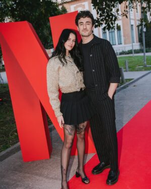 Milena Smit Instagram - Que bien nos lo pasamos el otro día en el evento de “La chica de nieve 2” en Málaga, gracias @netflixes @atipicafilms , y a todos mis compañeros 🖤🫂
¿Qué os ha parecido la serie?