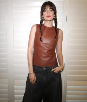 Millie Brady Instagram - SURFACE 🤝Press Day 1
Wearing @jw_anderson 🛹 
@appletv @hellosunshine
@vrwpublicity @chercoulter @francescabrazzo @chadmaxwellhair @ollieazis
Photo: @eamonnmcc