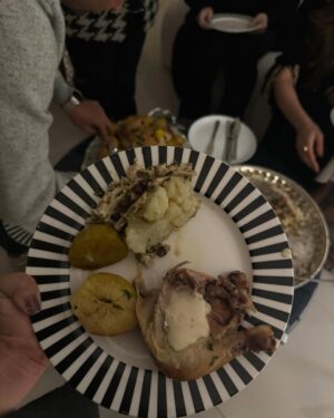 Minal Khan Instagram - What a beautiful winter night with awesome food and great company 🫶🏻

Thankyou Saboor & Saman for last night 🥂❤️
