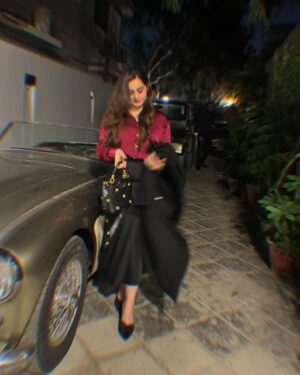 Minal Khan Instagram - What a beautiful winter night with awesome food and great company 🫶🏻

Thankyou Saboor & Saman for last night 🥂❤️