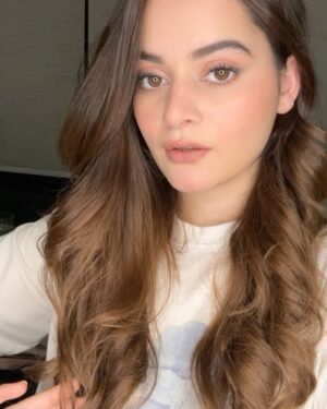 Minal Khan Instagram - 25🫶🏻