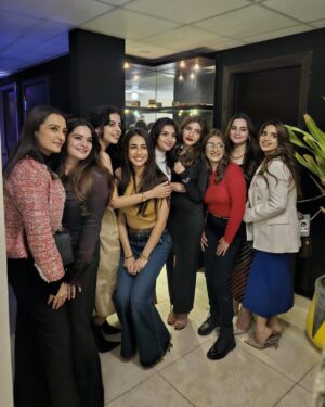 Minal Khan Instagram - Chilly Saturday night with my girls thanks @kinzahashmi for having us over 👀❤️
