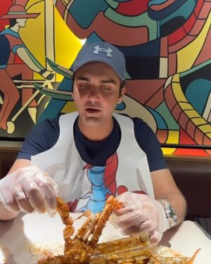 Minal Khan Instagram - Food coma 🦀 🦞 🦐 🦑 🌽 🍚 🐠