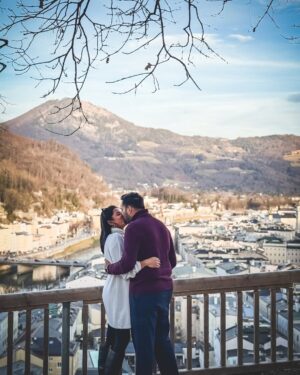Mitali Mayekar Instagram - What ‘falling in love with the city’ looks like…❤️
#salzburg #austria #explore #europe2025 #vacaymode #travel #tinypanda