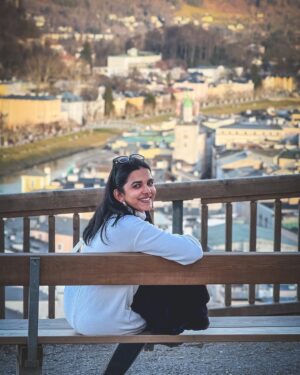 Mitali Mayekar Instagram - What ‘falling in love with the city’ looks like…❤️
#salzburg #austria #explore #europe2025 #vacaymode #travel #tinypanda
