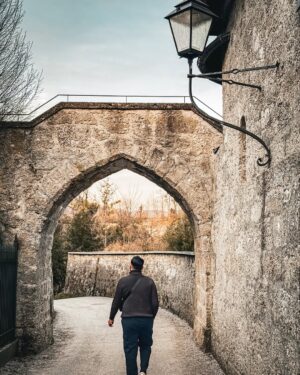 Mitali Mayekar Instagram - What ‘falling in love with the city’ looks like…❤️
#salzburg #austria #explore #europe2025 #vacaymode #travel #tinypanda