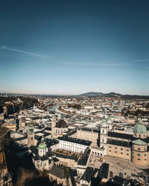 Mitali Mayekar Instagram - What ‘falling in love with the city’ looks like…❤️
#salzburg #austria #explore #europe2025 #vacaymode #travel #tinypanda