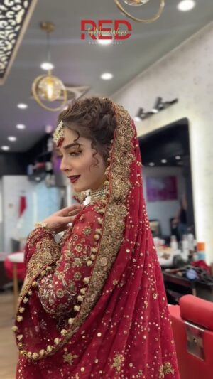 Mizna Waqas Instagram - Watch the magic unfold as we transform @sumaiyyabukhshofficial look from start to finish! Experience the journey of beauty, precision, and perfection.

Stay tuned for the final reveal! 💫

#MakeupJourney #Transformation #SumiyyaMakeover