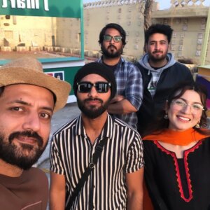 Mizna Waqas Instagram - 😜😜😜😜😜
Mahol pura wavy 
#idc #itxaqibofficial #farahsadia #madiharizvi #miznawaqas #mashalkarim #shahzadbaloch#bilalkhan #hassanahmedqureshi #comingsoonramzanplay
