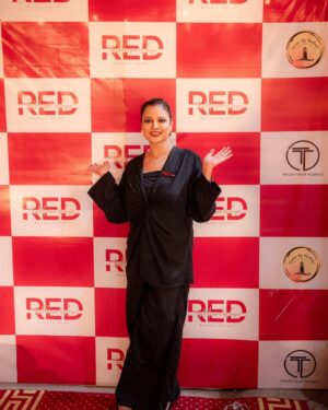 Mizna Waqas Instagram - It Was A wonderful evening for me Alhumdulillah @redbymizna GRAND OPENING It was A huge blessing for me and my Family ❤️ 

I would like to thank @0fficialmahnoorkhan To put the event so smoothly love you beta ❤️ 

Decor @eventsbyharbour 
📸 @weddingsbykhushnood 
Cake @just_baking93 

Supervised by @trickytechagency @0fficialmahnoorkhan 🎉