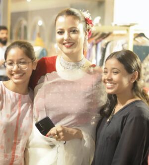 Mizna Waqas Instagram - Wedding Expo 
Mizna Waqas Artist a beautiful & talented Drama Actress visited  #wedding_Expo.
A beautiful day filled with love, inspiration, and connections! 
Our wedding expo was a huge success, thanks to all the wonderful couples, vendors, and participants who made it unforgettable. 
Here's a glimpse of the magic we created together. #WeddingExpo2024 
#LoveInTheAir #EventSuccess
#karachiwomensclub #karachi #weddingexpo2024 #EventSuccess #weddingexpo #𝗺𝗮𝗸𝗲𝘂𝗽𝘀𝗵𝗮𝗸𝗲𝘂𝗽 #exquisiate_pour #yo_nacho #memon_excellence_forum #loveintheair #kwc #uffaira