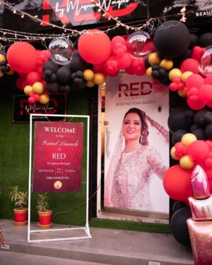 Mizna Waqas Instagram - It Was A wonderful evening for me Alhumdulillah @redbymizna GRAND OPENING It was A huge blessing for me and my Family ❤️ 

I would like to thank @0fficialmahnoorkhan To put the event so smoothly love you beta ❤️ 

Decor @eventsbyharbour 
📸 @weddingsbykhushnood 
Cake @just_baking93 

Supervised by @trickytechagency @0fficialmahnoorkhan 🎉
