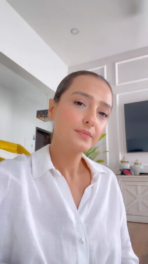 Momal Sheikh Instagram - It’s time to unplug, unwind, and recharge. Going offline for a while to reconnect with myself. I’ll be back when the energy feels right. #DigitalDetox #MeTime