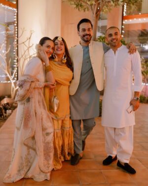 Momal Sheikh Instagram - Celebrating love just love 🤍🌻

Uff this beautiful outfit is by @mariaasajjadofficial 
Makeup & Hair by me 💁‍♀️ (I don’t know why)
Stunning photography by @takesbytwo