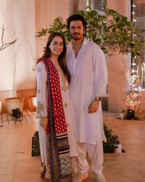 Momal Sheikh Instagram - Celebrating love just love 🤍🌻

Uff this beautiful outfit is by @mariaasajjadofficial 
Makeup & Hair by me 💁‍♀️ (I don’t know why)
Stunning photography by @takesbytwo