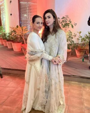 Momal Sheikh Instagram - Celebrating love just love 🤍🌻

Uff this beautiful outfit is by @mariaasajjadofficial 
Makeup & Hair by me 💁‍♀️ (I don’t know why)
Stunning photography by @takesbytwo
