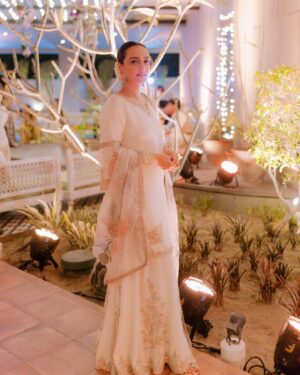 Momal Sheikh Instagram - Celebrating love just love 🤍🌻

Uff this beautiful outfit is by @mariaasajjadofficial 
Makeup & Hair by me 💁‍♀️ (I don’t know why)
Stunning photography by @takesbytwo