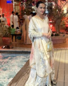 Actress Momal Sheikh HD Photos and Wallpapers February 2025