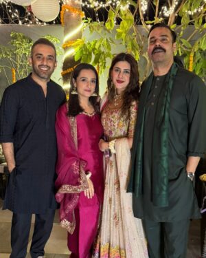Momal Sheikh Instagram - Bhaut sari duwain, pyar aur khushiyon kay saath @thekubism @mirzagoharrasheed meray pyaray doston ko bhaut bhaut Mubarak.. mashAllah #merayyaarkishadihai ♥️♥️🧿🧿🤗🤗

Thank you @imranaliofficial for the lovely evening, you are just too good. 
Thank you @wajahatmansoorofficial for this beautiful outfit 
Thank you @daniyalnaqviweddings for capturing these beautiful moments