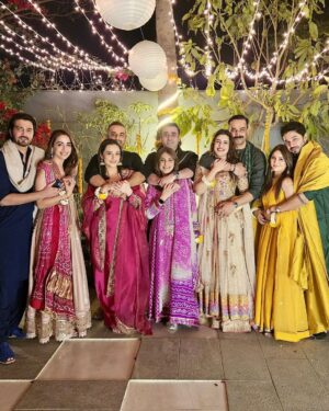Momal Sheikh Instagram - Bhaut sari duwain, pyar aur khushiyon kay saath @thekubism @mirzagoharrasheed meray pyaray doston ko bhaut bhaut Mubarak.. mashAllah #merayyaarkishadihai ♥️♥️🧿🧿🤗🤗

Thank you @imranaliofficial for the lovely evening, you are just too good. 
Thank you @wajahatmansoorofficial for this beautiful outfit 
Thank you @daniyalnaqviweddings for capturing these beautiful moments