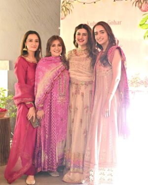 Momal Sheikh Instagram - Bhaut sari duwain, pyar aur khushiyon kay saath @thekubism @mirzagoharrasheed meray pyaray doston ko bhaut bhaut Mubarak.. mashAllah #merayyaarkishadihai ♥️♥️🧿🧿🤗🤗

Thank you @imranaliofficial for the lovely evening, you are just too good. 
Thank you @wajahatmansoorofficial for this beautiful outfit 
Thank you @daniyalnaqviweddings for capturing these beautiful moments