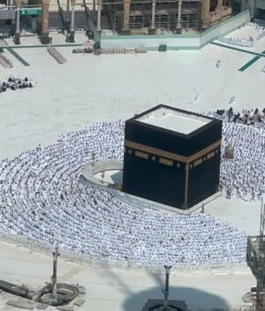 Momal Sheikh Instagram - This year, Alhumdulillah my family and I were blessed with the opportunity to perform Umrah. 
The feeling is surreal, you are overwhelmed with your love for Allah and His mercy. We had the chance to pray for our Palestinian brothers and sisters and for the sufferings of the Muslim ummah all over the world. 
May Allah accept our heartfelt ibadat and give us the opportunity to visit His house again and again inshAllah. 🤲🫶🙏

Abhaya by my dear friend @rhkabayas