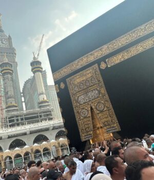 Momal Sheikh Instagram - This year, Alhumdulillah my family and I were blessed with the opportunity to perform Umrah. 
The feeling is surreal, you are overwhelmed with your love for Allah and His mercy. We had the chance to pray for our Palestinian brothers and sisters and for the sufferings of the Muslim ummah all over the world. 
May Allah accept our heartfelt ibadat and give us the opportunity to visit His house again and again inshAllah. 🤲🫶🙏

Abhaya by my dear friend @rhkabayas