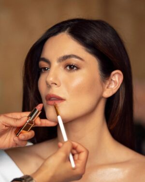 Monica Barbaro Instagram - So in love with this glam look for the SAG Awards last night. Had the glossiest hair thanks to @owengould and @lorealparis
Gorgeous glowy makeup by @samanthalmua 

#LOrealParisPartner
#LOrealParisHaircare
#LOrealParisMakeup