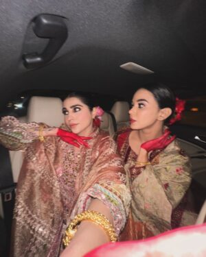 Monica Chaudhary Instagram - Just two Delhi girls CASUALLY dressed for diwali party ✨
Makeup: @make_up_chauhan