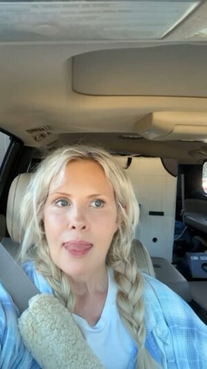 Monica Potter Instagram - Come along with me on my further adventures at the dentist! 🦷 🪥💕