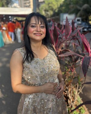 Monika Dabade Instagram - स्टार प्रवाह परिवार पुरस्कार 2025 😍
.
Golden beauty @rajkumari_by_richahaware 
.
#picoftheday #instagram #instagood #instamood #instadaily #instalike #instalove #monikadabade