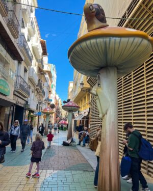 Monserrat Torrent Instagram - Del finde en Alicante ☺️ una ciudad con mucho encanto, calma, belleza natural y lindos lugares para descubrir. 
Un pequeño veranito en medio de este invierno Europeo ☔️

Junto a @nicobarrios ❤️

#viajes #findesemana #trip #europa